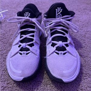 Kyrie 4 Tb Black And White Basketball Shoes